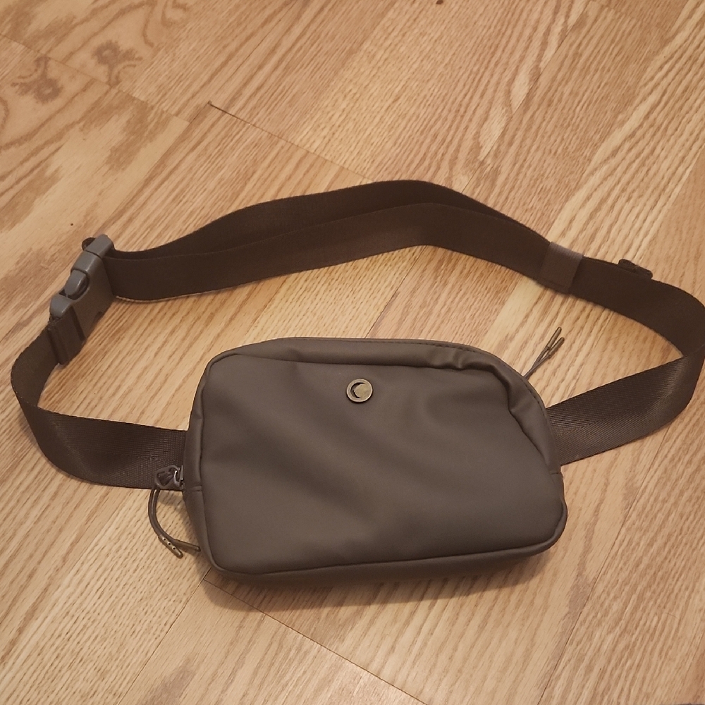 Zyia Cross Body Purse